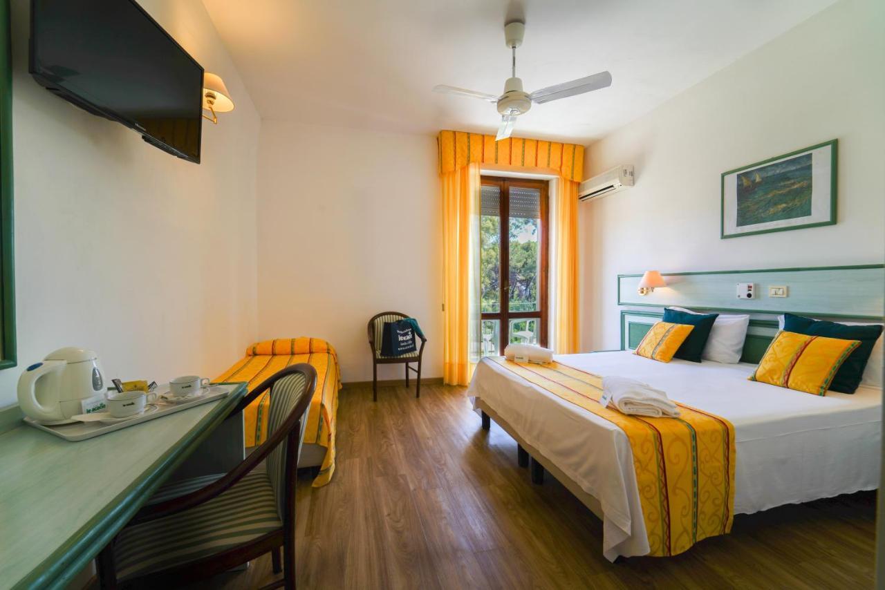 Hotel Le Acacie كابوليفيري المظهر الخارجي الصورة