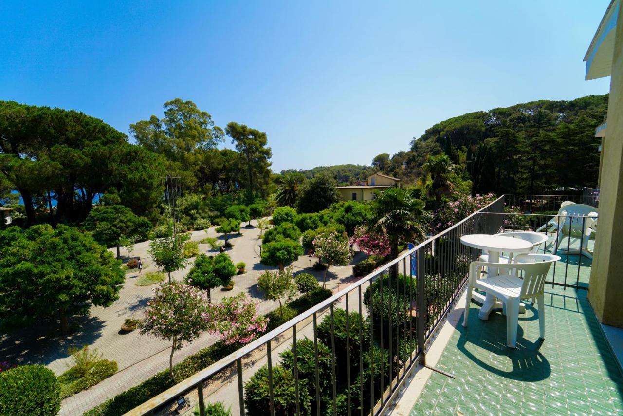 Hotel Le Acacie كابوليفيري المظهر الخارجي الصورة