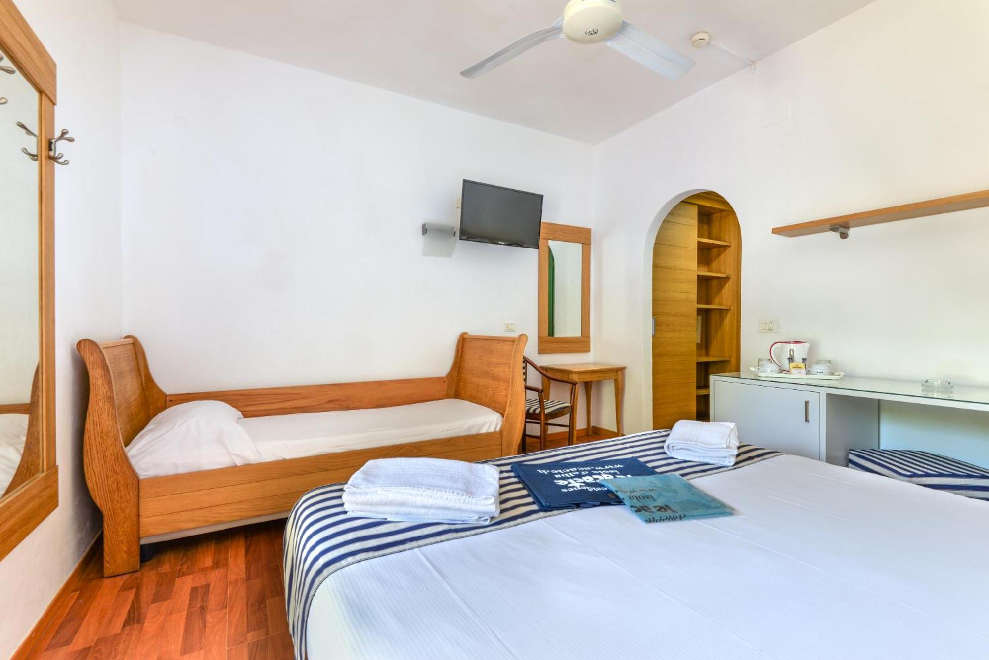 Hotel Le Acacie كابوليفيري المظهر الخارجي الصورة